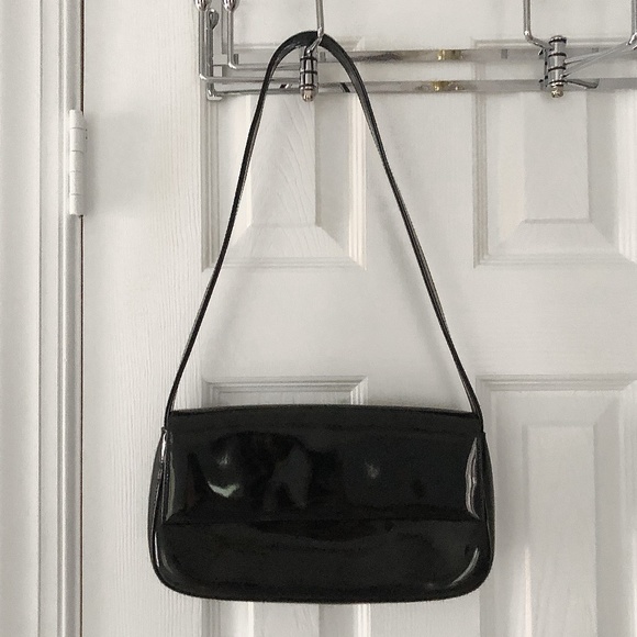 Preston & York Handbags - Y2K Preston & York Black Faux Patent Leather Shoulder Bag